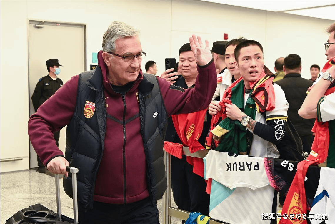 阿曼队在赛场上展现实力，掀起球迷热潮的简单介绍