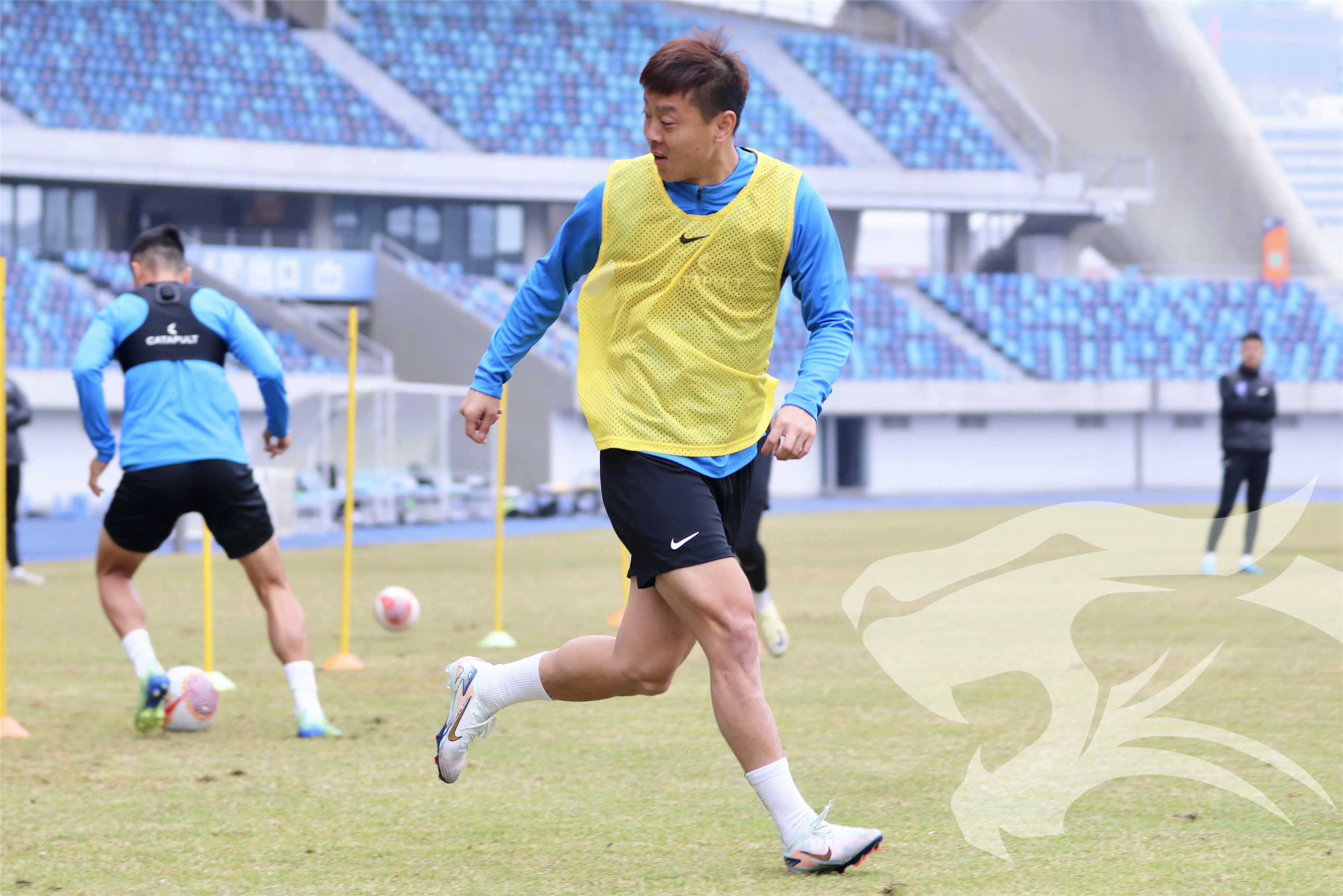 主教练表态备战冲刺冠军，球队备受瞩目的简单介绍