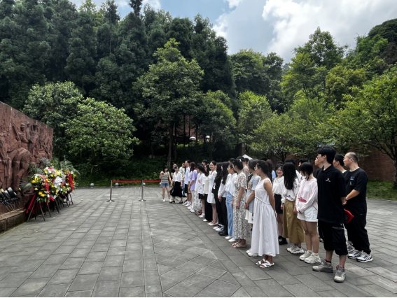 汉堡主场告捷,奋勇向前决心坚定的简单介绍 汉堡主场告捷,奋勇向前决心坚定的简单介绍