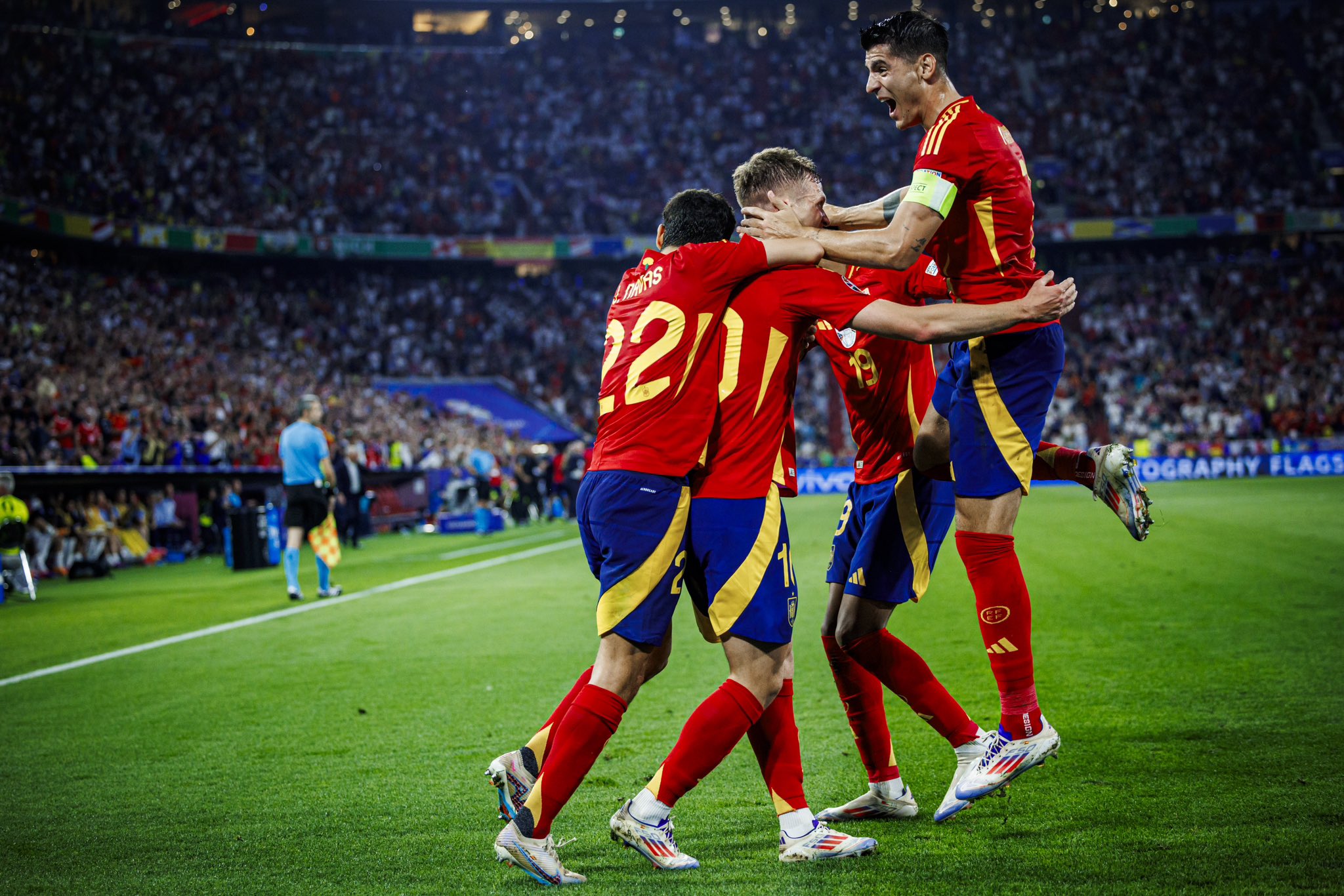 西班牙国家队在欧预赛中大胜比利时的简单介绍