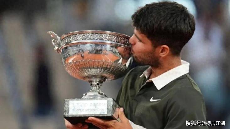 英国网球队逆转西班牙网球队，费德勒关键制胜的简单介绍