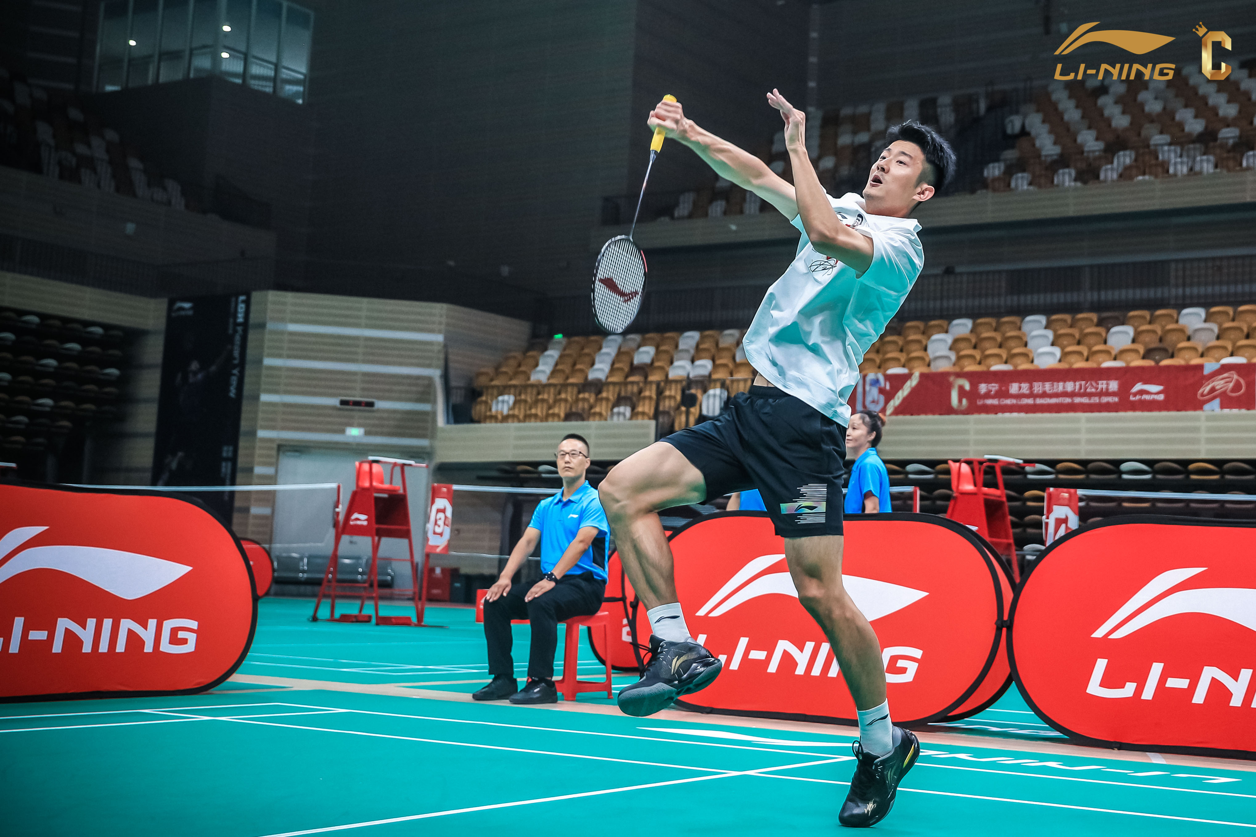 关于日本羽毛球队力克英格兰羽毛球队，谌龙高光表现的信息