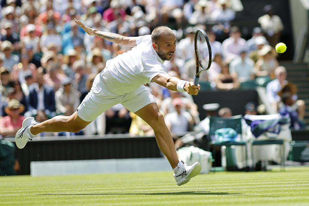 关于日本网球队逆转西班牙网球队，费德勒打破历史纪录的信息