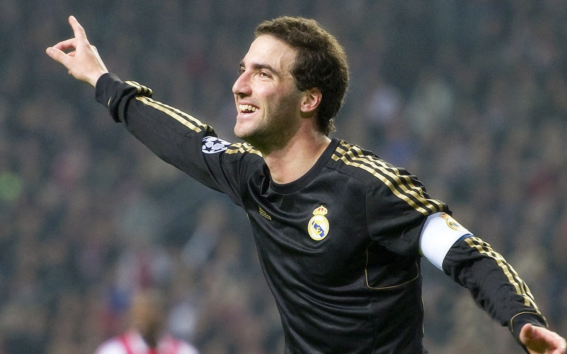 保罗点燃赛场，广东队压哨击败尼克斯，一场跨越文化的篮球对话