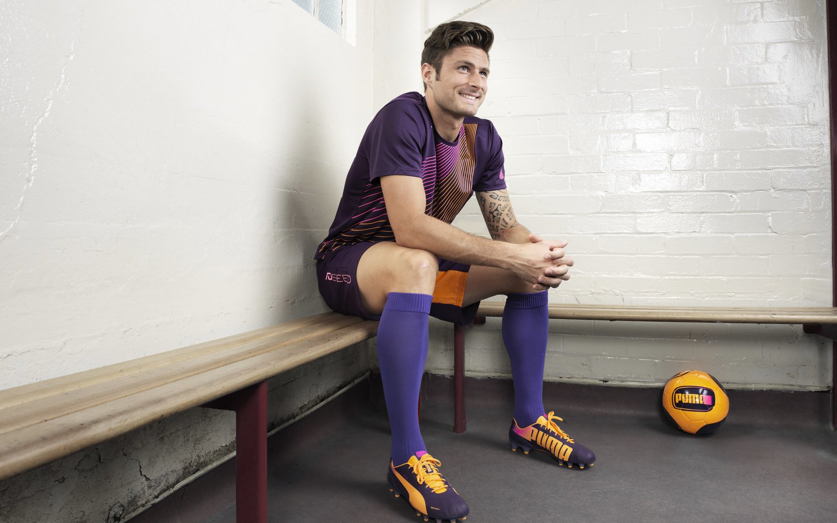 迪亚斯独造三球闪耀里昂之夜,法甲劲旅强势攻克克罗地亚铁壁